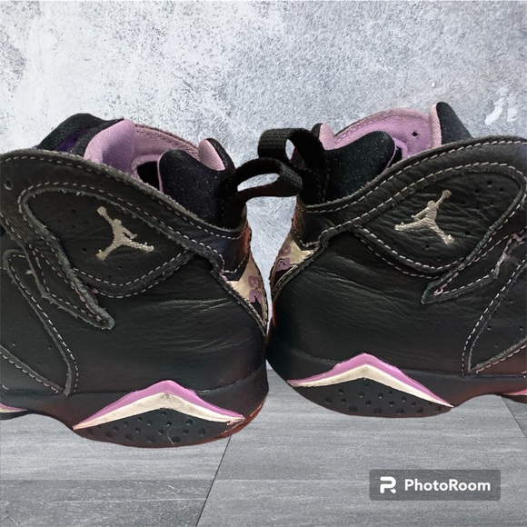 Kids Jordan’s sneakers black 10c GUC - Picture 7 of 9